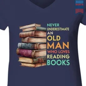 Never Underestimate An Old Man Book Lovers Gift Women's V-neck T-shirt TSVB540